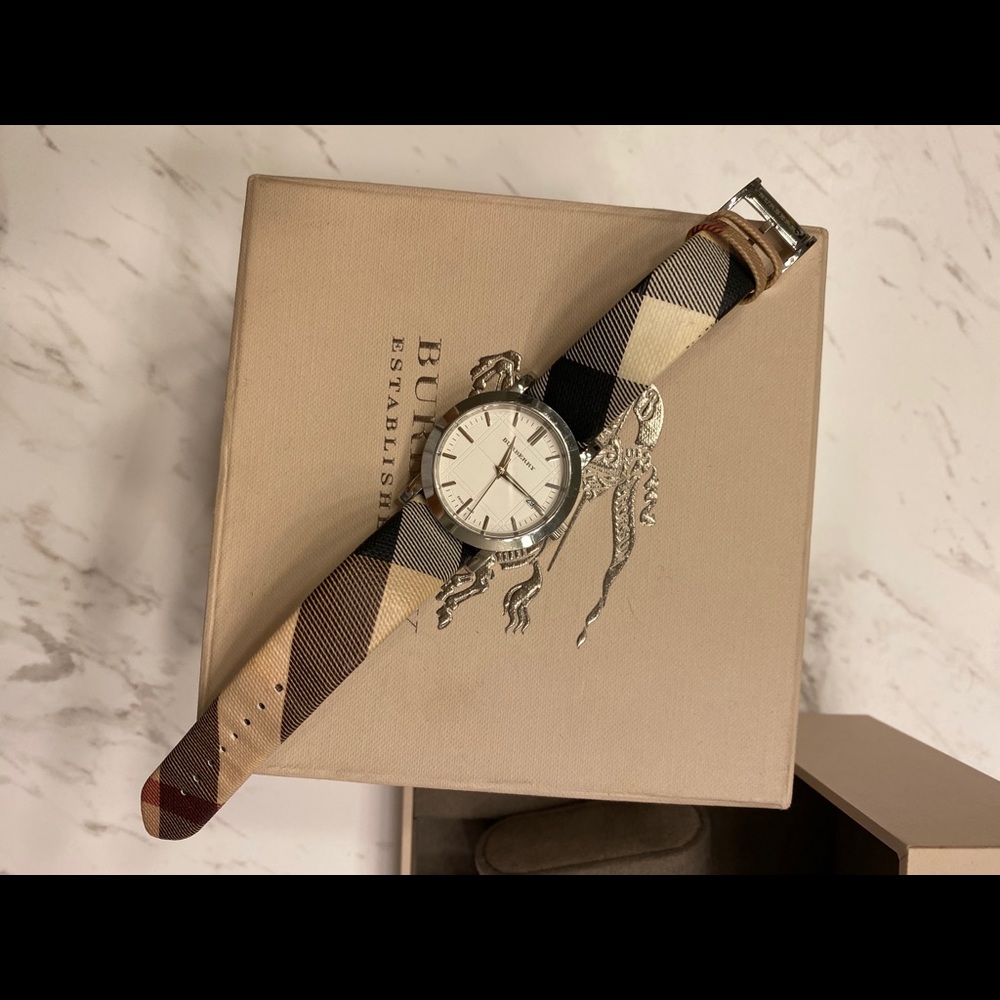 Burberry watch - Picture 4 of 4